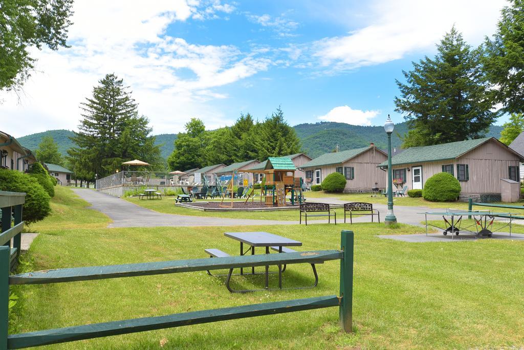Lincoln Log Colony Hotel Lake George Kültér fotó